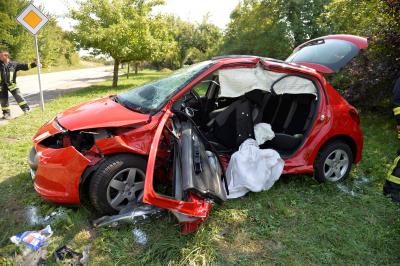 75-jaehrige stirbt bei schwerem Verkehrsunfall - Audi S3 rast in die Fahrerseite bei Auenstein